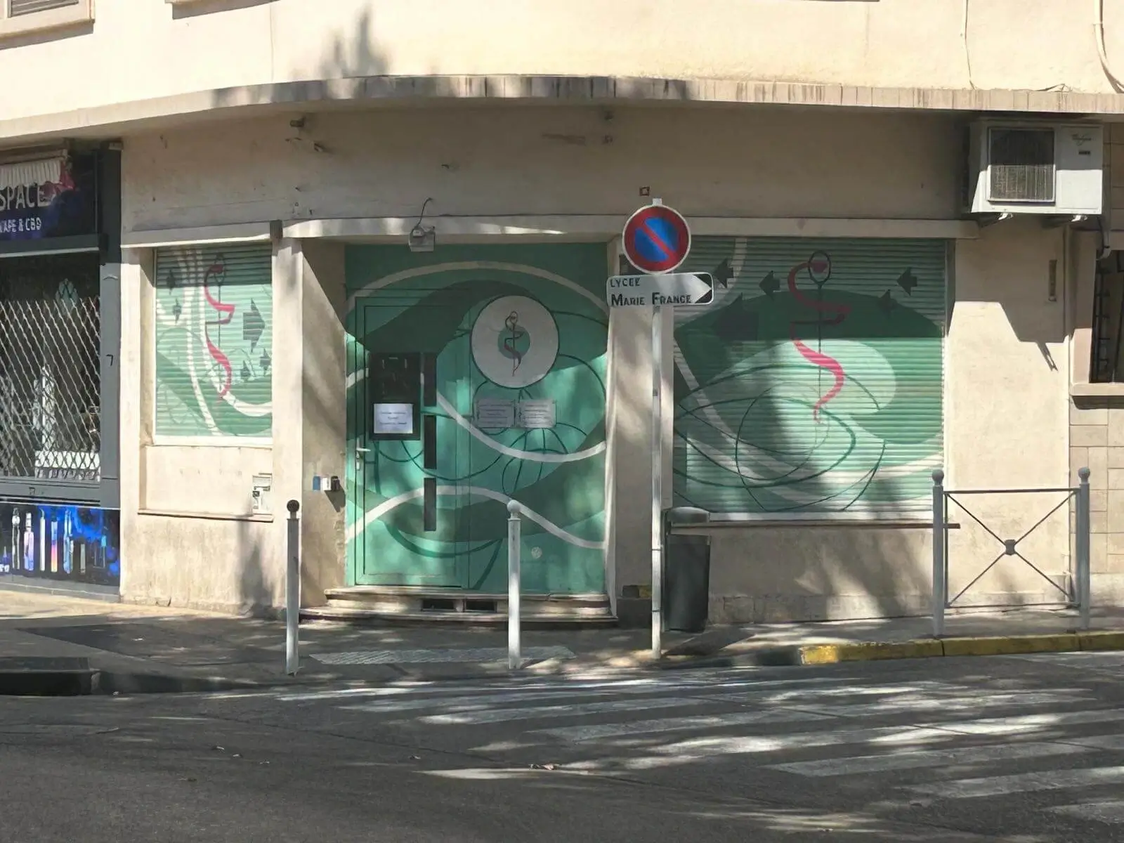 Façade du cabinet - vue 1